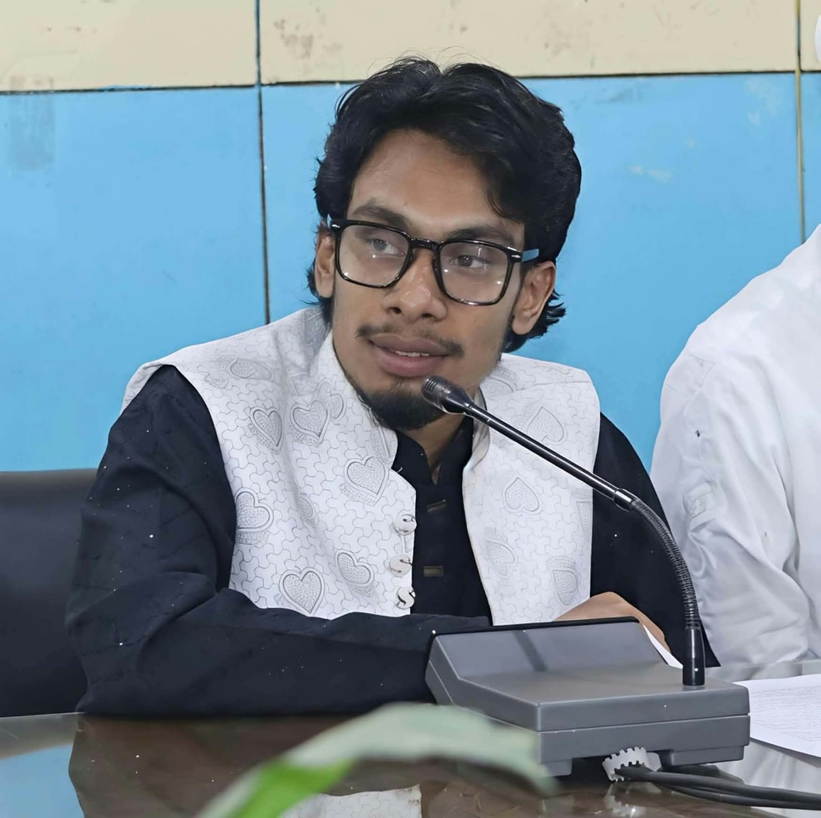 কুষ্টিয়ায়  “স্ত্রীর মান ভাঙতে রাজনীতি ছাড়লেন ছাত্রনেতা ইমরান রাহুল”